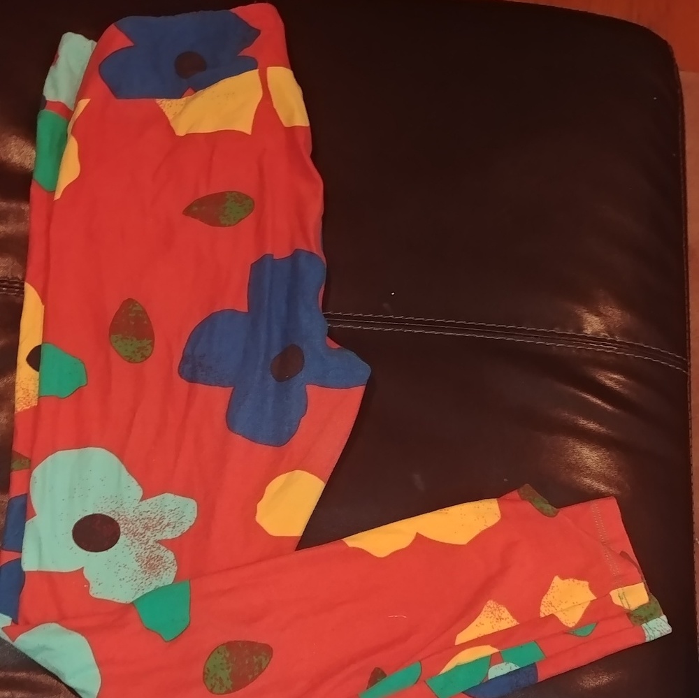 LulaRoe Tall and Curvy Leggings